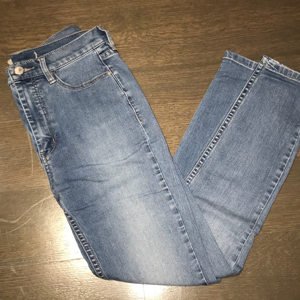 Light wash skinny denim jeans